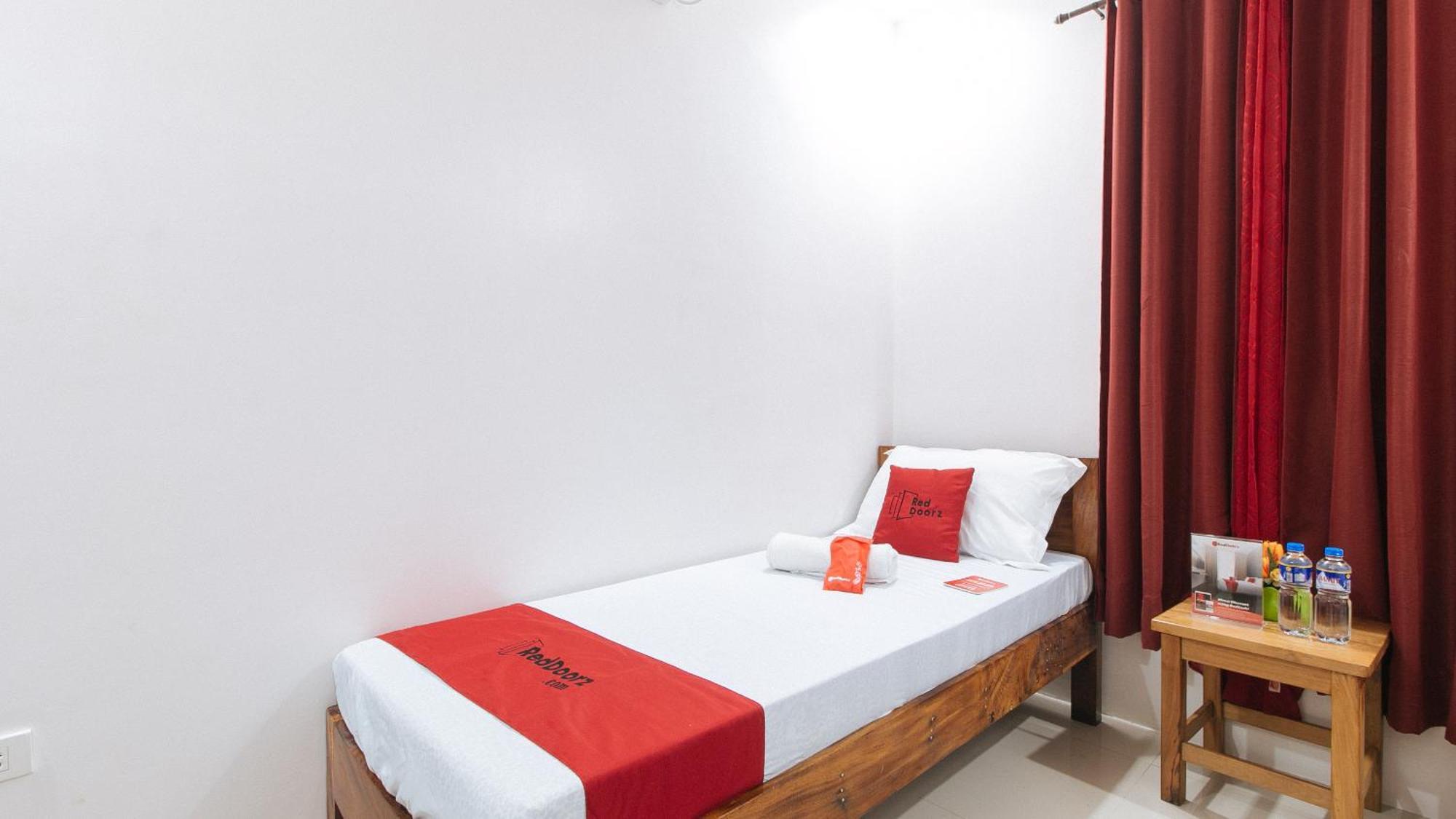 Reddoorz Plus @ Jollydays Hotel Nueva Ecija サン・ホセ エクステリア 写真
