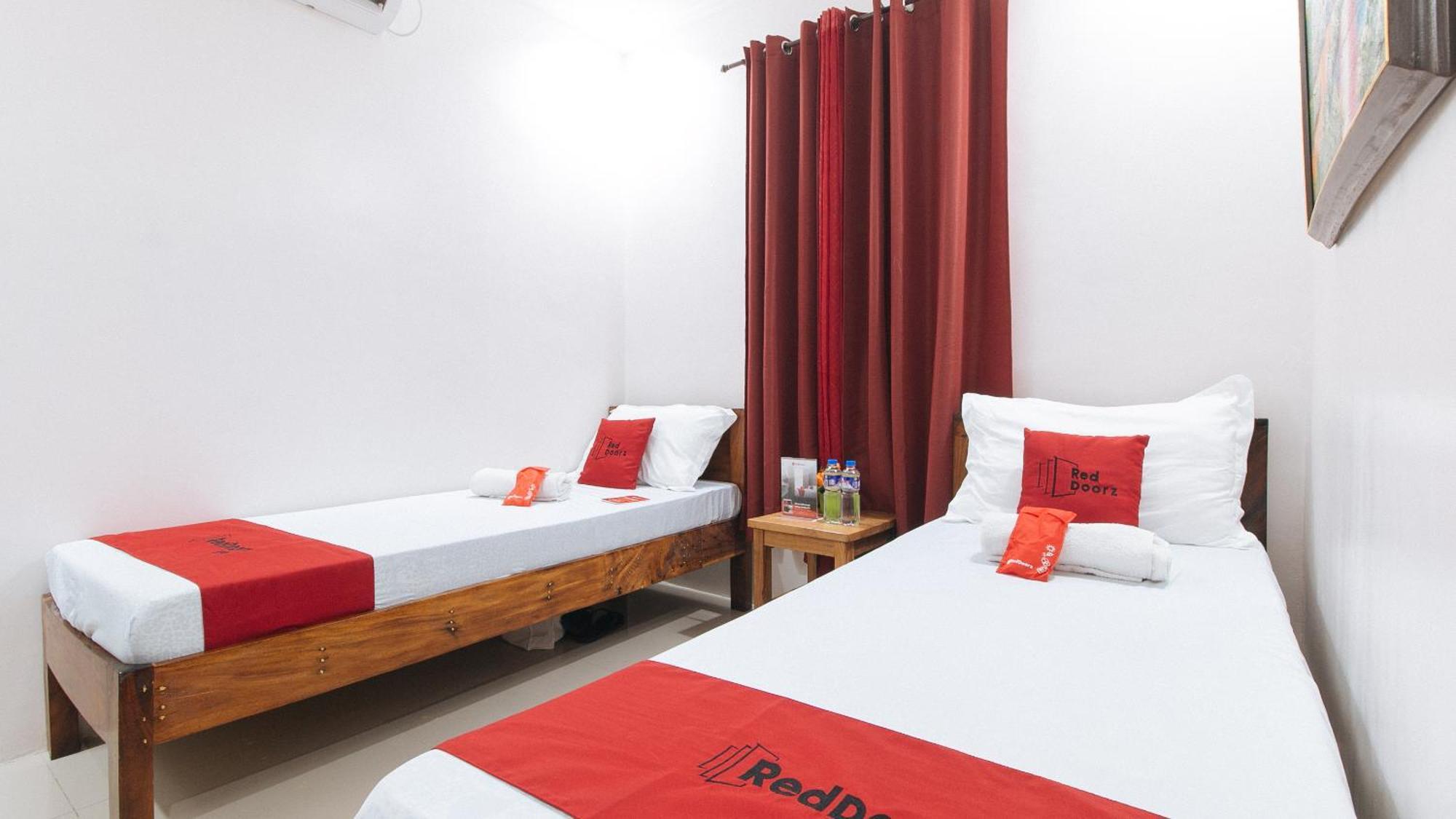 Reddoorz Plus @ Jollydays Hotel Nueva Ecija サン・ホセ エクステリア 写真