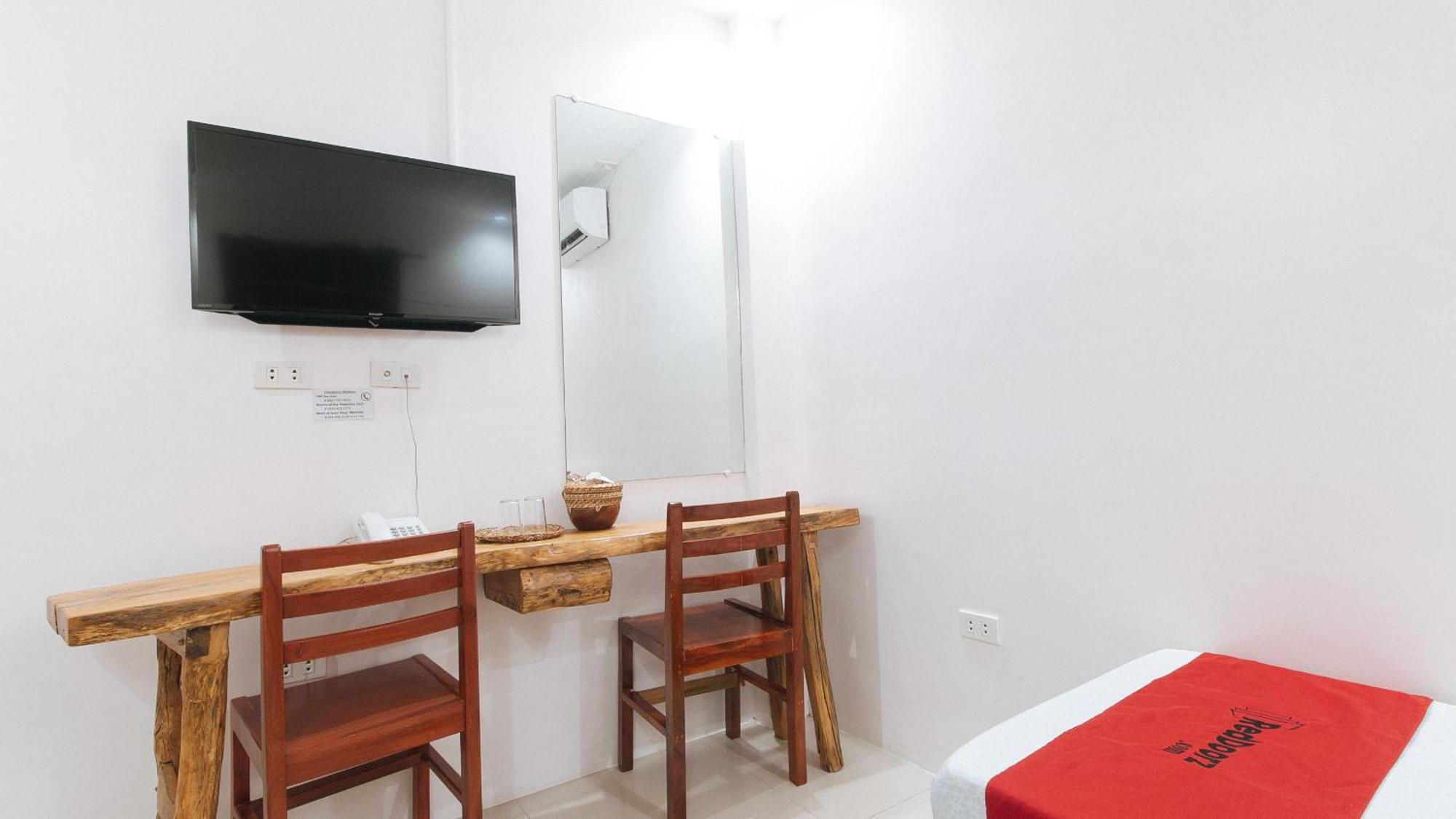 Reddoorz Plus @ Jollydays Hotel Nueva Ecija サン・ホセ エクステリア 写真