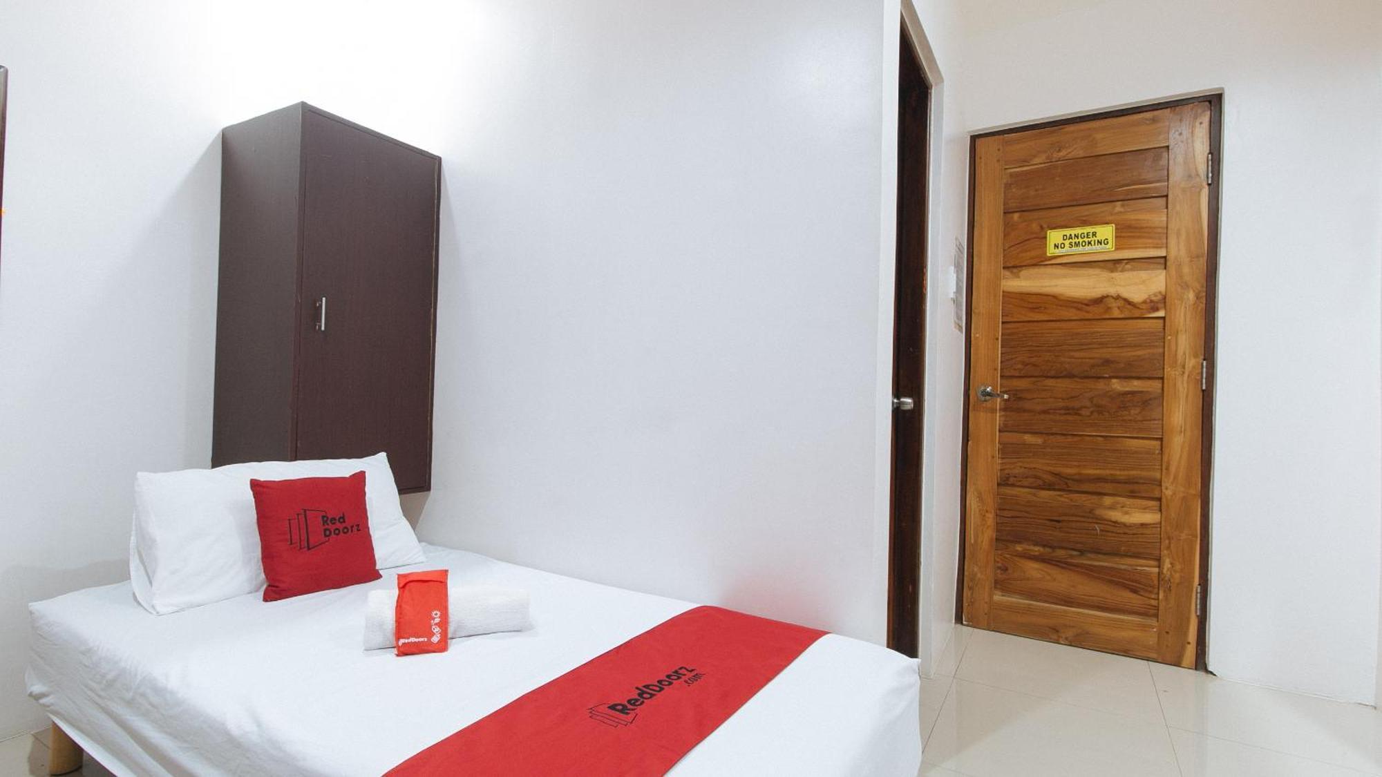 Reddoorz Plus @ Jollydays Hotel Nueva Ecija サン・ホセ エクステリア 写真
